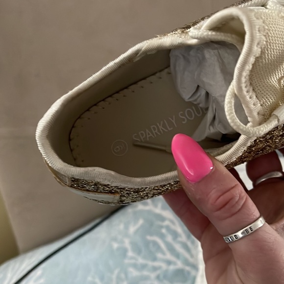 COPY - New in Box - Women’s Size 9 - Gold Sparkly Soul Sneakers - Picture 2 of 5